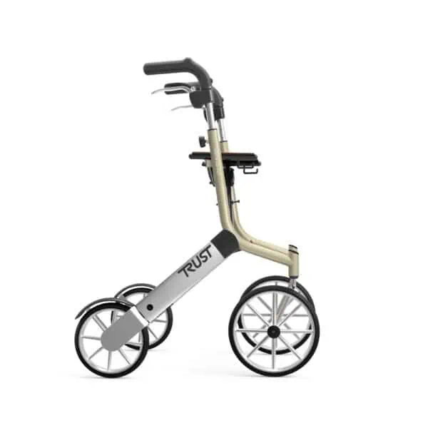 Trust Care Lets Go Out rollator i beige färg – lätt, hopfällbar och ergonomisk rollator med stötdämpande hjul.