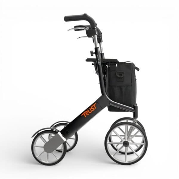 Svart Lets Go Out Rollator från Trust Care Trust Care Lets Go Out rollator i svart färg från Trust Care med stora hjul och ergonomiska handtag.